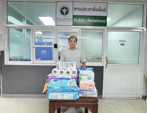 คุณจาง เป่ยเหมียน บริจาค แผ่นรองซับ กระดาษทิชชู่ ถุงมือ และหน้ากากอนามัย ให้กับโรงพยาบาลาลวชิระภูเก็ต